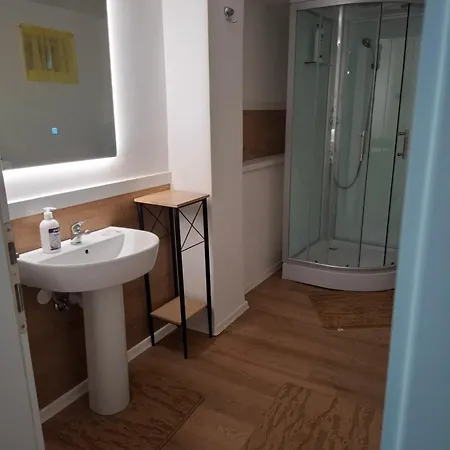 Appartement Dina 1 *